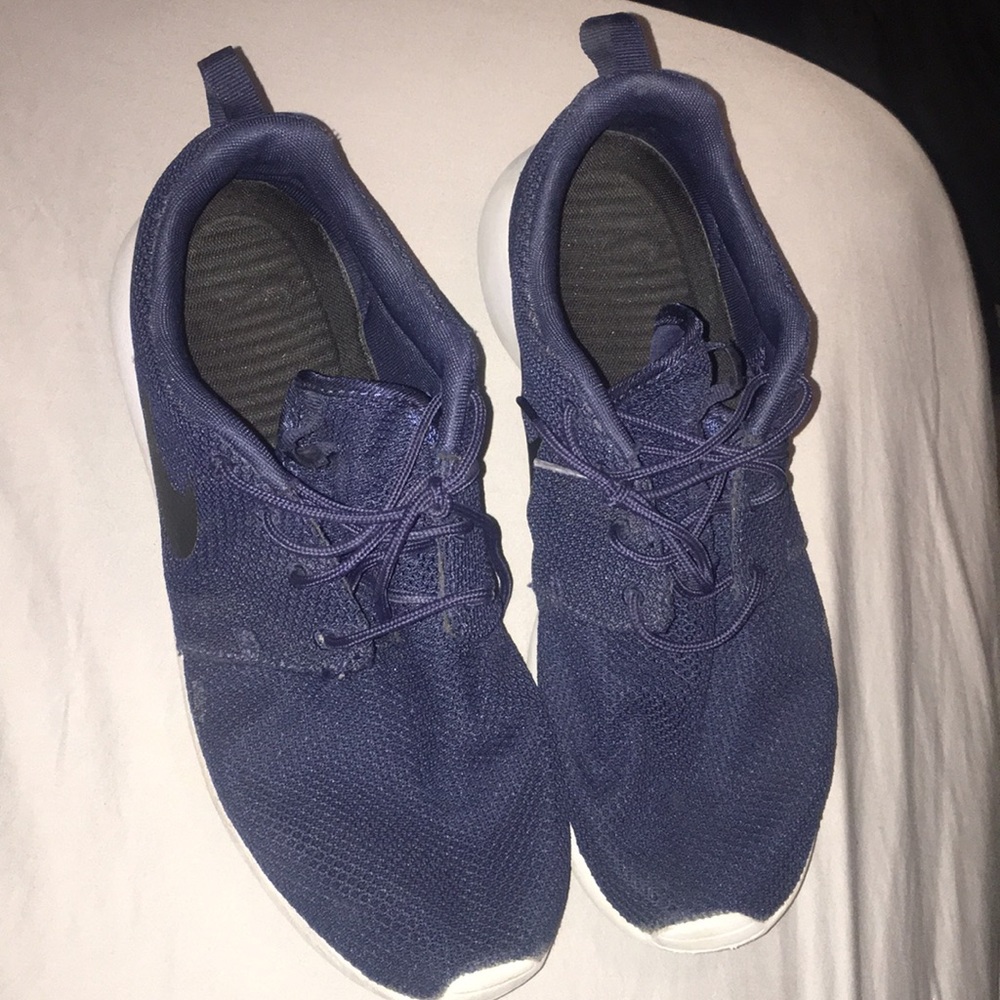 Men’s size 11 Roshe